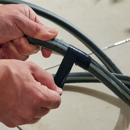 Gorilla Waterproof Wrap & Seal vodotesná samovulkanizačná opravná páska na vonkajšej hadici – dokonale drží aj na mokrom povrchu, samosvarná páska na opravu káblov a potrubí