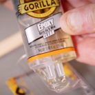 Gorilla Epoxy fecskendős kiszerelés – közelkép a ragasztóról