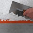 Blue Dolphin omietanie s použitím vonkajšej maskovacej pásky Blue Dolphin na vytvorenie presných a rovných hrán