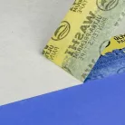 Detailný záber na Blue Dolphin Washi maliarsku pásku 25 mm – textúra pásky a jej hrúbka z ultra-tenkého japonského washi papiera