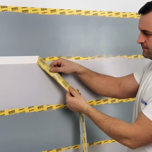 Detailný záber na Blue Dolphin Washi maliarsku pásku – textúra pásky a jej hrúbka z ultra-tenkého japonského washi papiera