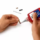 Použitie zaisťovača závitov EMS Force TL-22 na skrutkovom spoji proti uvoľneniu